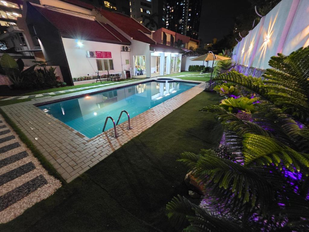 a swimming pool at night in a hotel at Bungalow Perkasa Kuala Lumpur in Kuala Lumpur