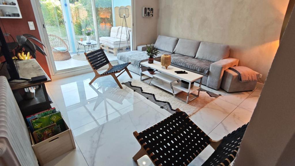 Χώρος καθιστικού στο Maison Familiale Déco Vintage Jardin Parking Puy duFou