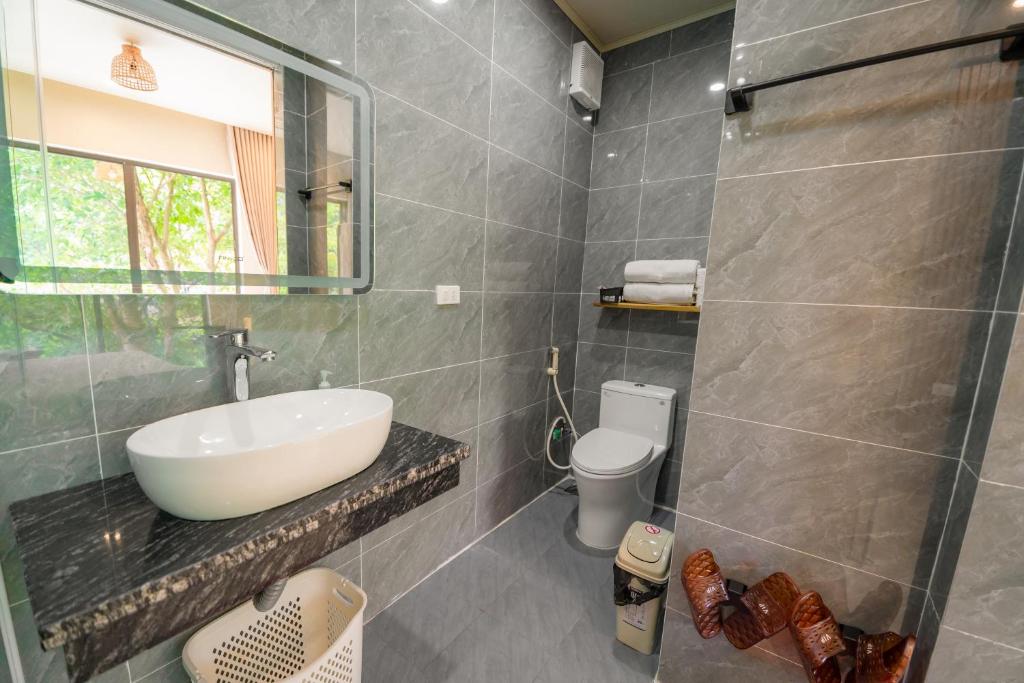 Trang An Freedom Hood - 16