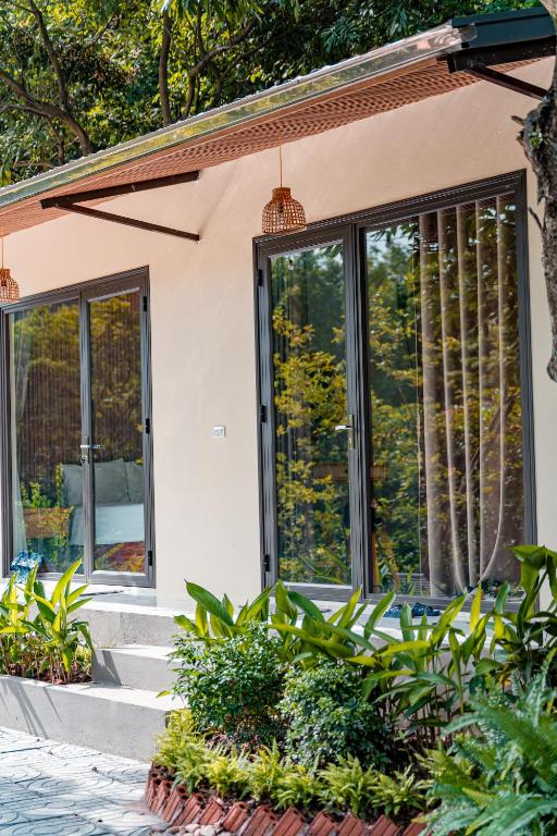 Trang An Freedom Hood - 19