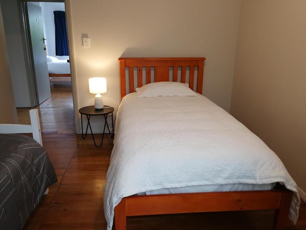 Central Spacious House With Backyard And Patio - Resim 12