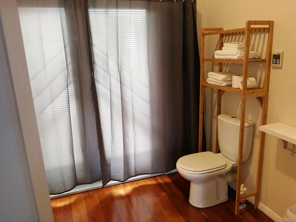 Central Spacious House With Backyard And Patio - Resim 13