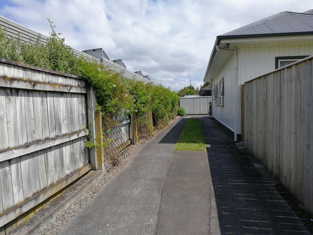 Central Spacious House With Backyard And Patio - Resim 15