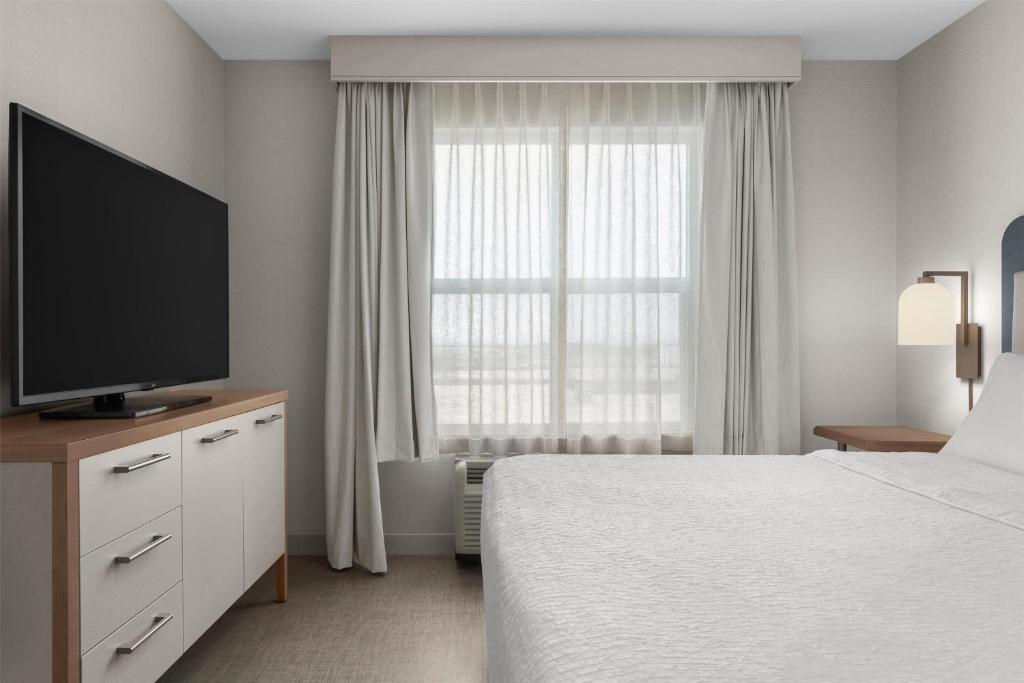 Homewood Suites by Hilton Burlington - 