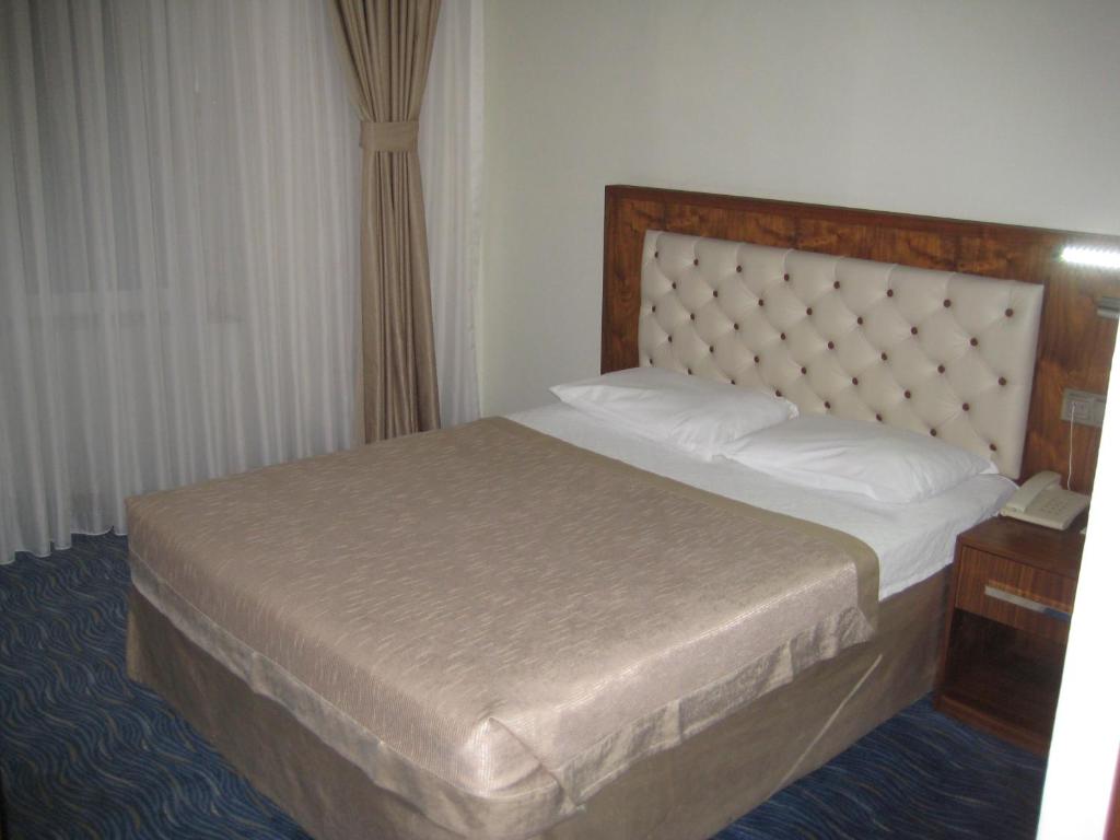 Postel nebo postele na pokoji v ubytování Miroglu Hotel