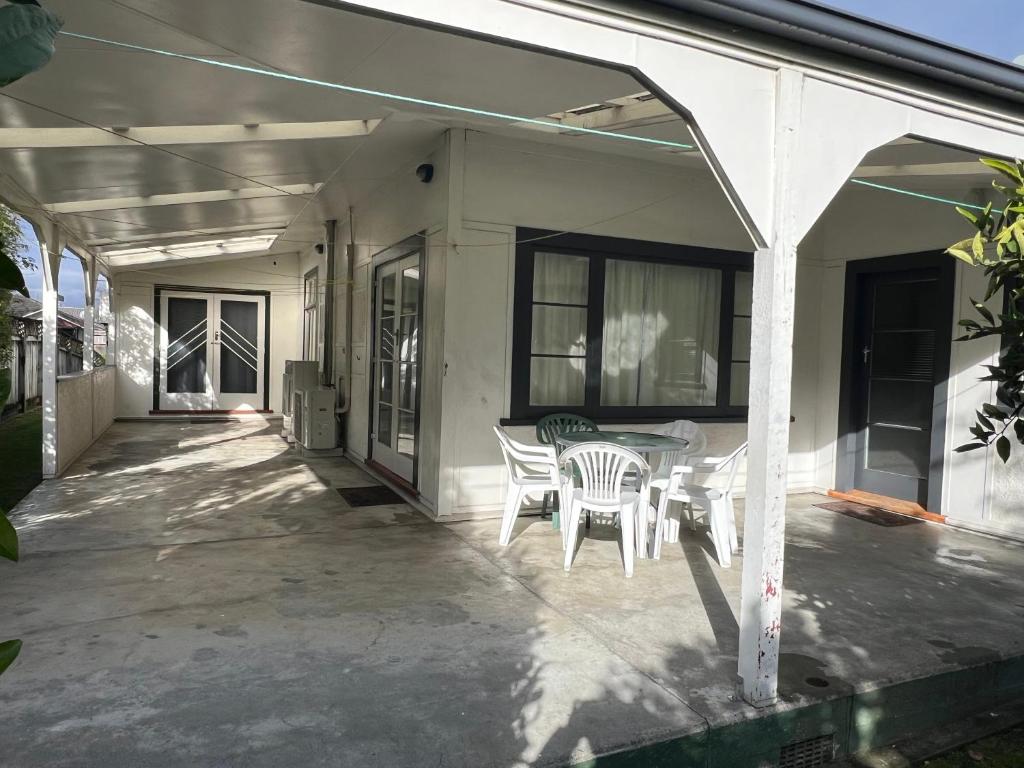 Central Spacious House With Backyard And Patio - Resim 16