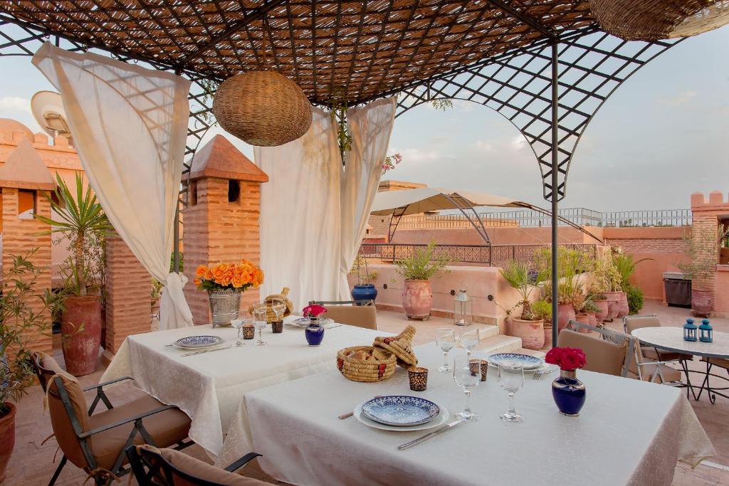 Restauracja lub miejsce do jedzenia w obiekcie Riad Soundouss