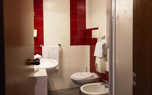 JR Hotels Gate 7 Bologna - Habitación Triple Económica