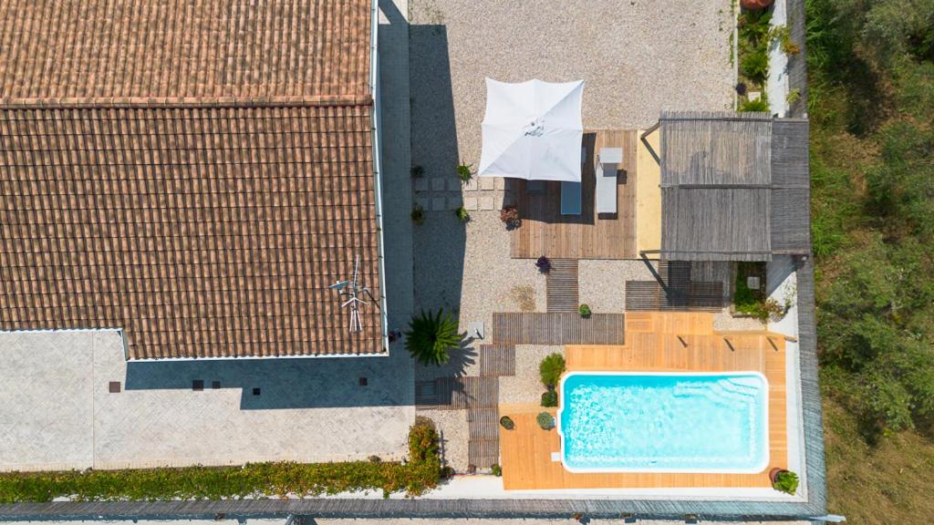 Piscina de la sau aproape de Villa Luisa Cilento