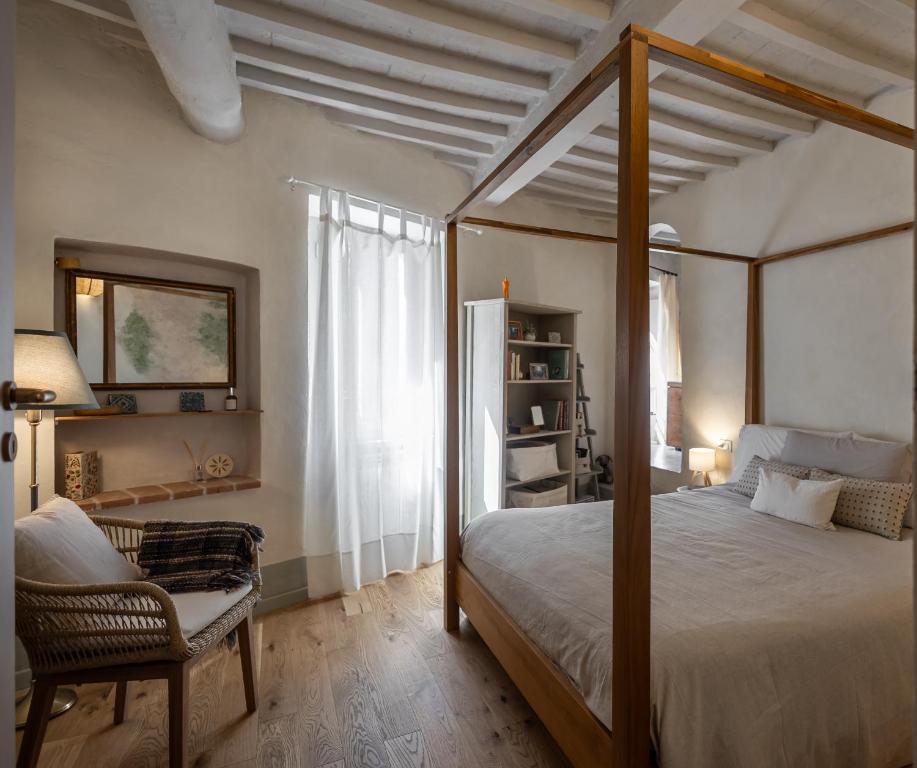 Postel nebo postele na pokoji v ubytování La Casa nel Castello e la Terrazza sul Borgo