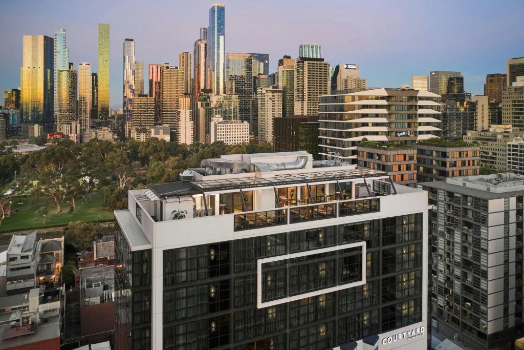 Courtyard by Marriott Melbourne Flagstaff Gardens — Photo 1