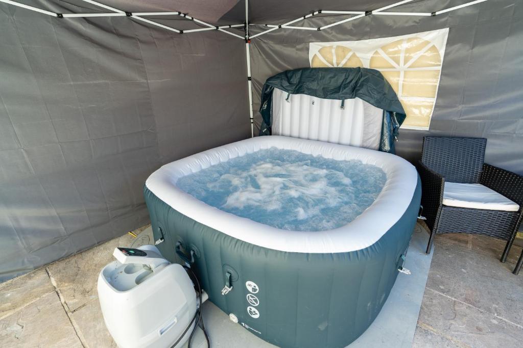 Ảnh trong thư viện ảnh của Open Mind Property - Hot Tub, 7 Beds & Free Parking ở Portsmouth