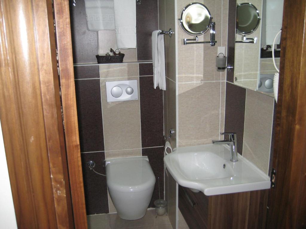 Koupelna v ubytování Miroglu Hotel
