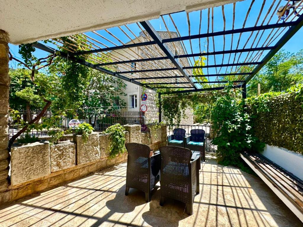 Μπαλκόνι ή βεράντα στο Beachfront Holiday Home Rafailovici