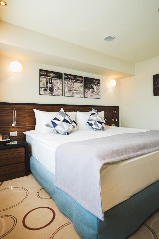 
Superior King Room with Balcony
