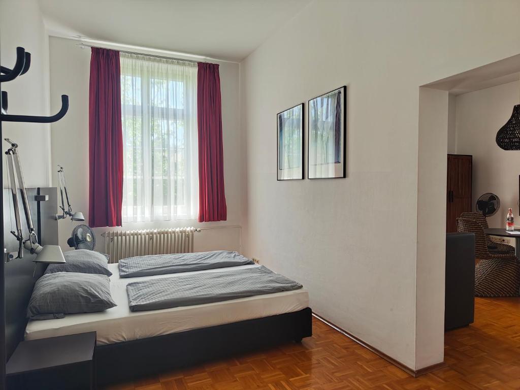 WHLIVING - Apartments & Studios in Konstanz - Studio De Luxe Lit Queen-Size