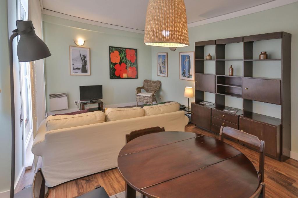 TV a/nebo společenská místnost v ubytování Hotel Apartamento Solverde