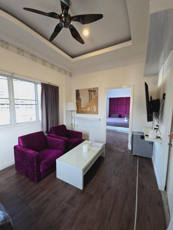 Titanic Residence-7 minute walk to the Beach - Resim 12