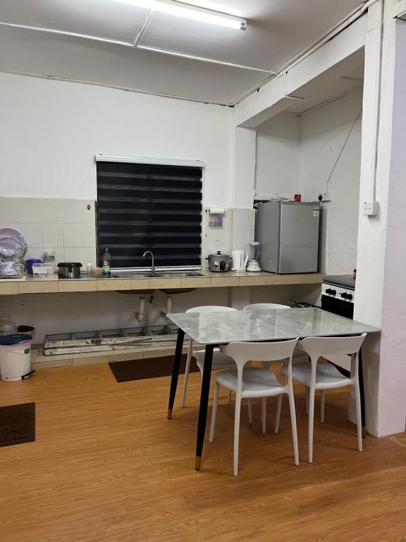 Nhà bếp/bếp nhỏ tại Homestay Losong Kuala Terengganu