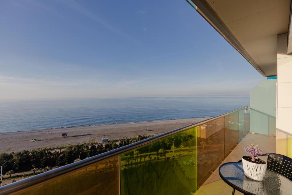 فضای داخلی MiraMar Luxury Residences در باتومی - تصویر ۳