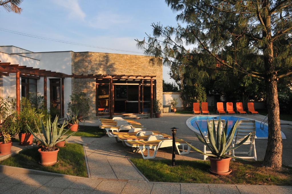 Bazén v ubytování Adler Hotel & Wellness nebo v jeho okolí
