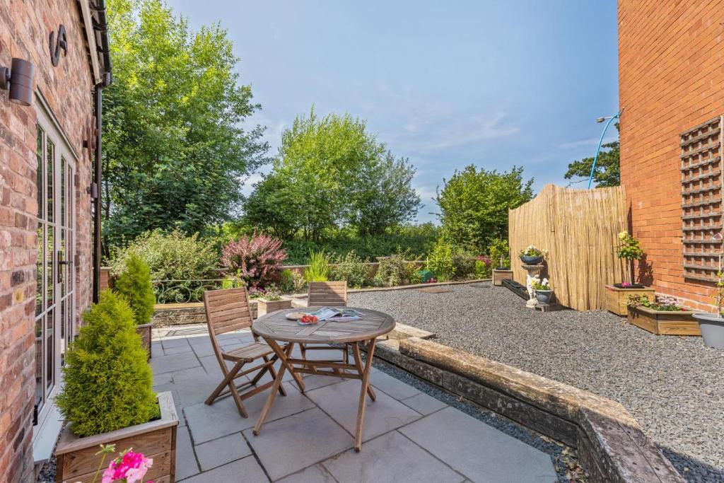 Un jardín fuera de 2 Bed in Carreghofa oc-t32530