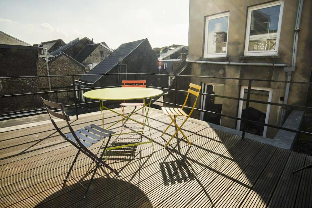 a table and chairs on top of a balcony at 302 Le Spot Neuvice in Liège