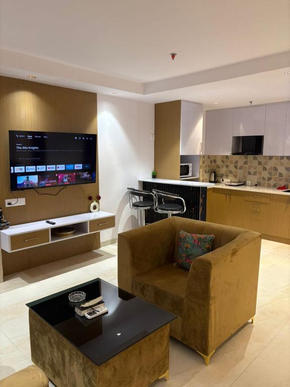 Kuchyň nebo kuchyňský kout v ubytování Bodhi Tree - Luxurious 1B Apartment near Hindon Airport