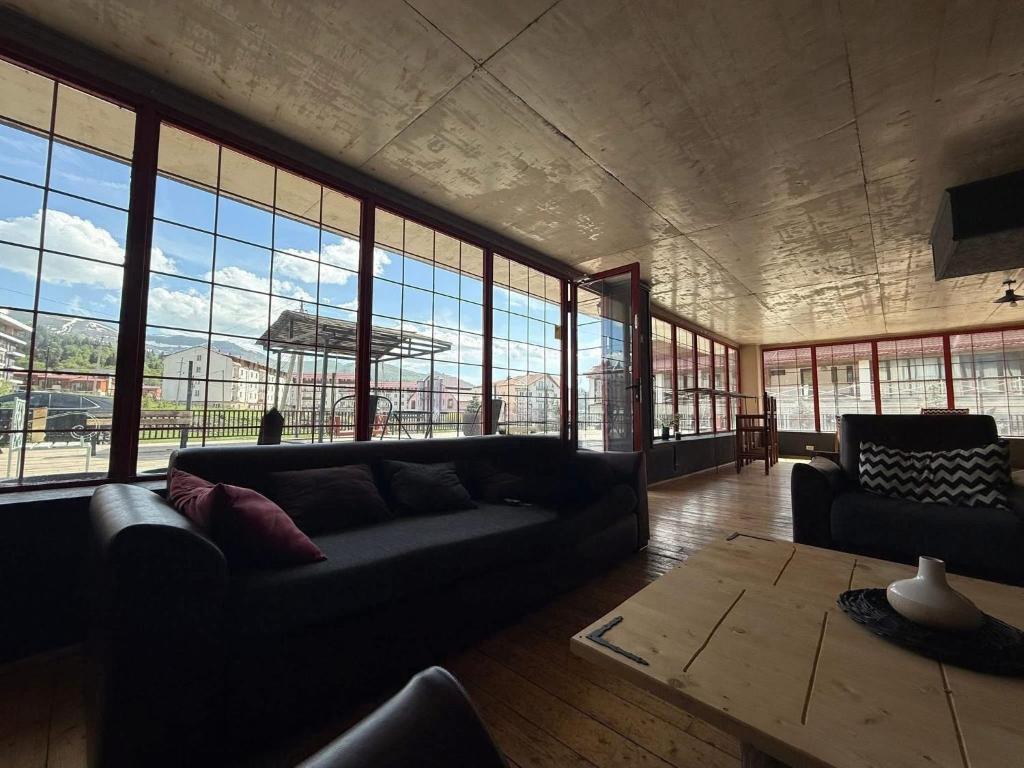 Χώρος καθιστικού στο Modern Studio in Hotel Mgzavrebi Block 9 Mountain View