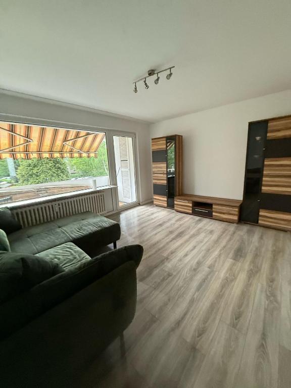 Et opholdsområde på Monteurwohnung bei Köln,Düsseldorf WLAN, Parkplatz, Küche, Handtücher