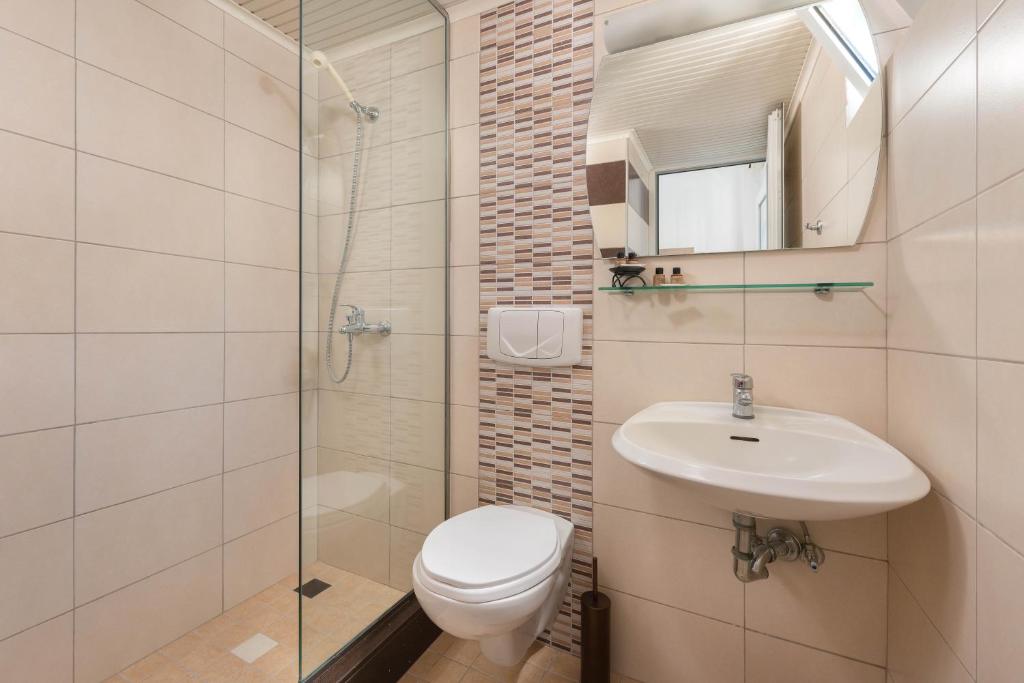 Koupelna v ubytování Pefkos View Suites & Maisonette
