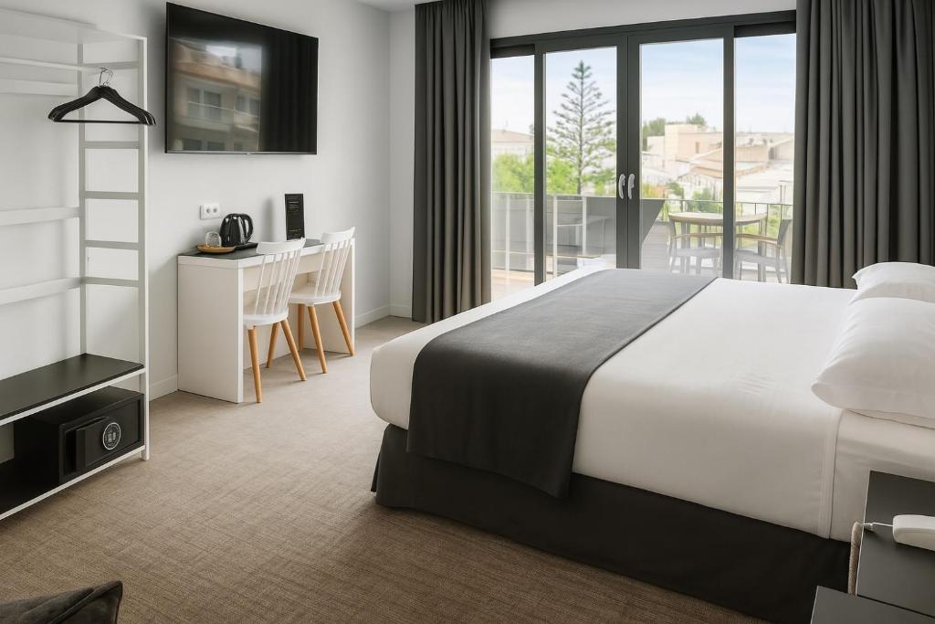 Hotel Sitges - Deluxe Double Room With Bath