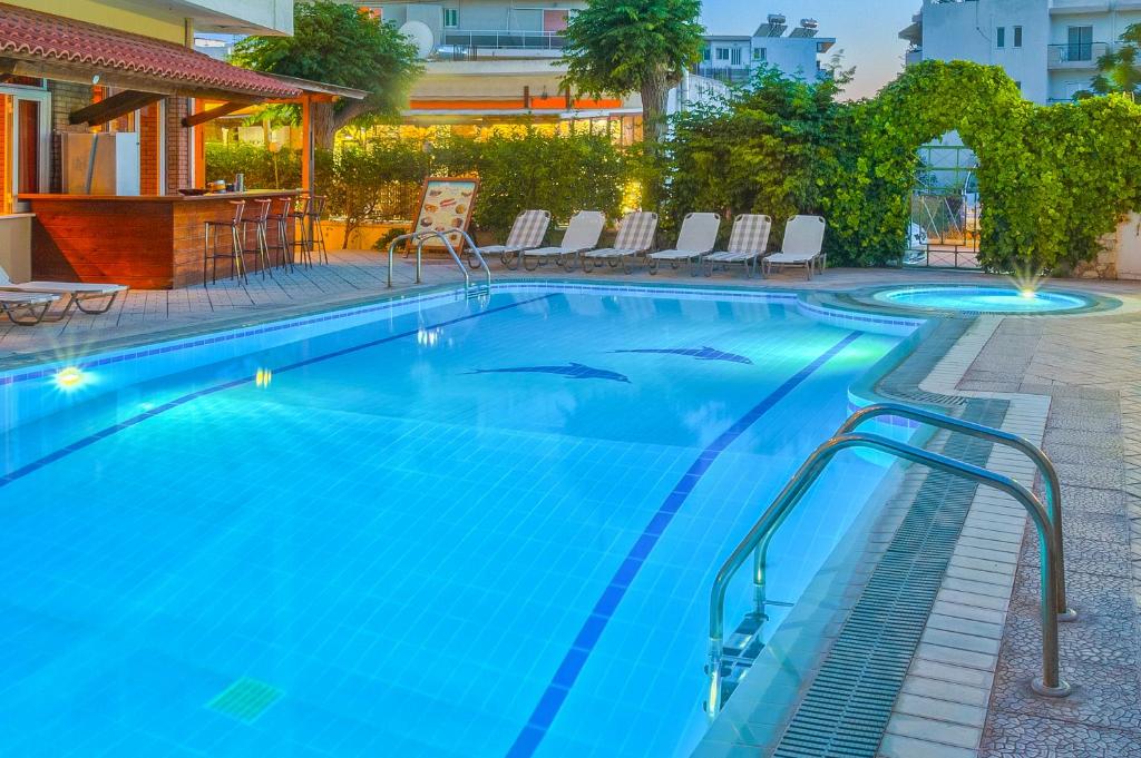 Bazén v ubytování Pavlos Hotel nebo v jeho okolí