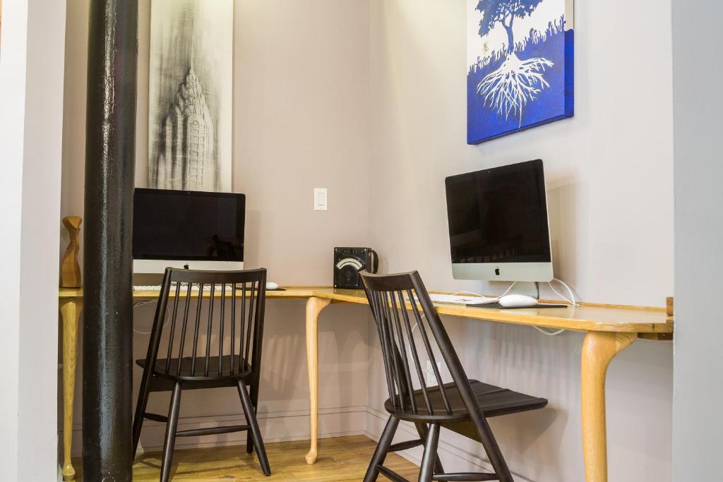 TV a/nebo společenská místnost v ubytování Franklin Guesthouse