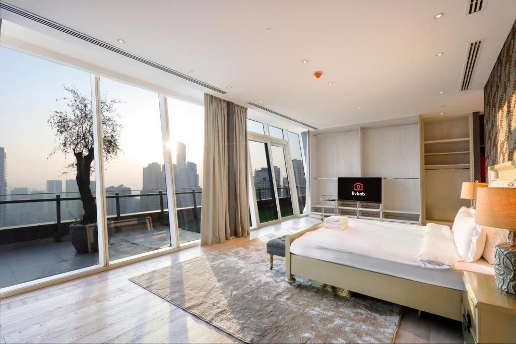 Stunning Grand Penthouse Expectations Broken image