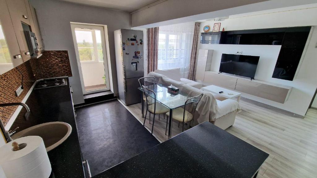 a living room with a couch and a table at MMT SweetHome Sud in Ploieşti