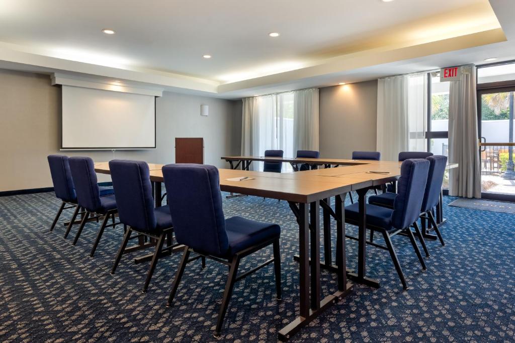 Courtyard by Marriott North Charleston Airport Coliseum photo