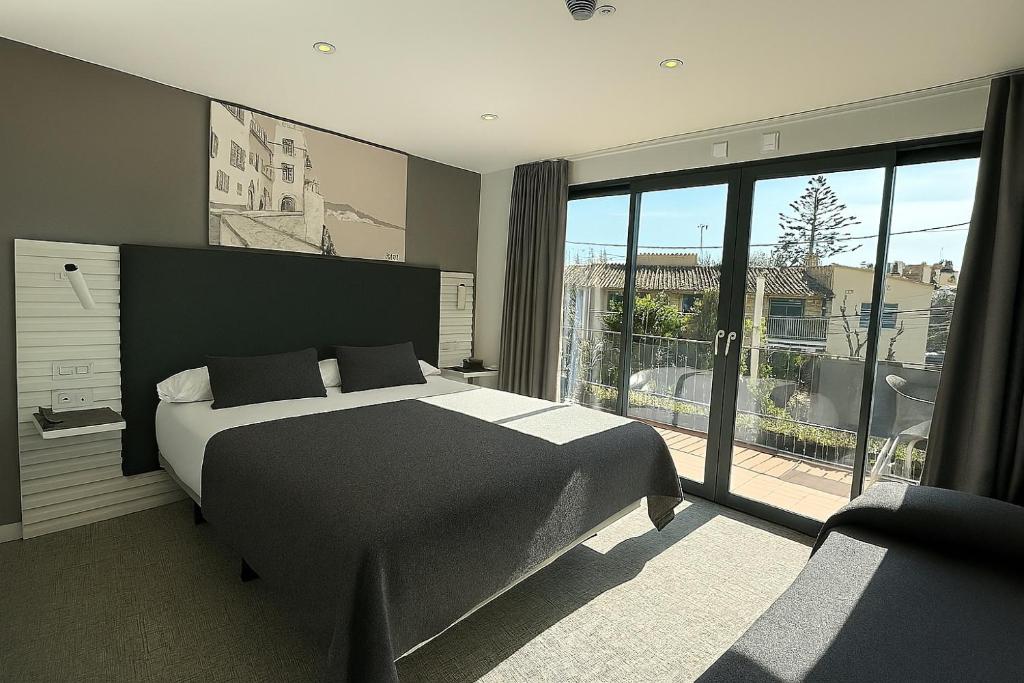 Hotel Sitges - Double Room With Balcony (3 Adults)