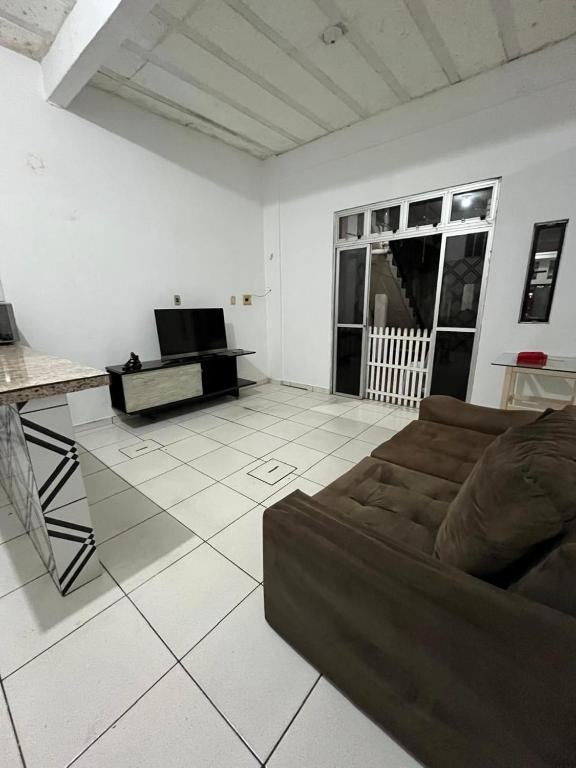 a living room with a couch and a table at Casa simples e conforto in Belém