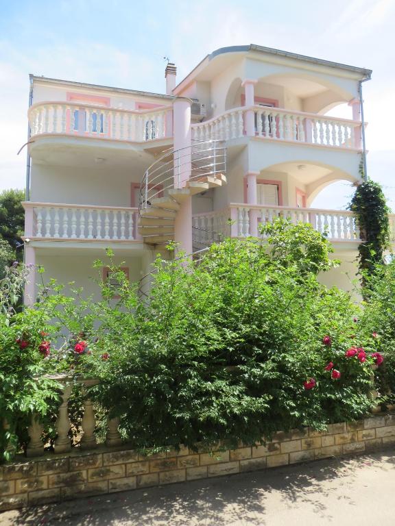 Vonkajšia záhrada v ubytovaní Gardenia Apartments