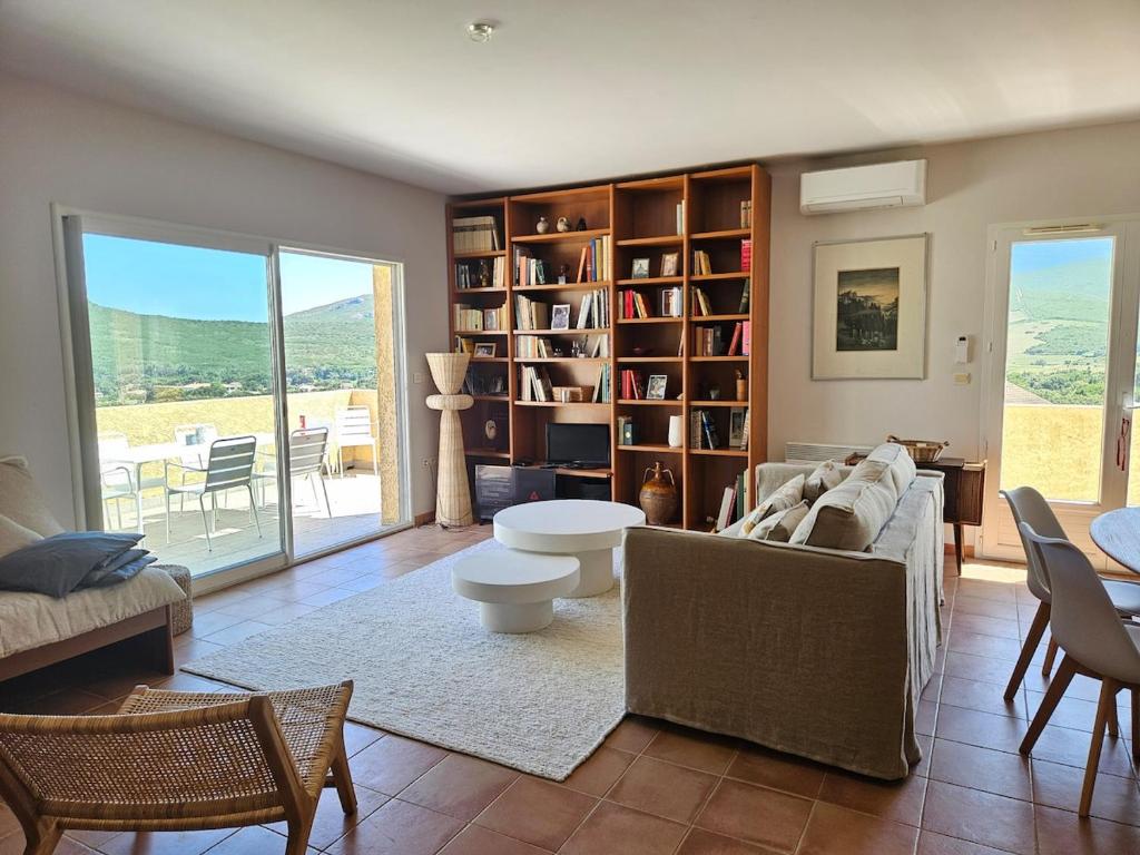 Posezení v ubytování Belle villa vue mer Pietracorbara Cap Corse