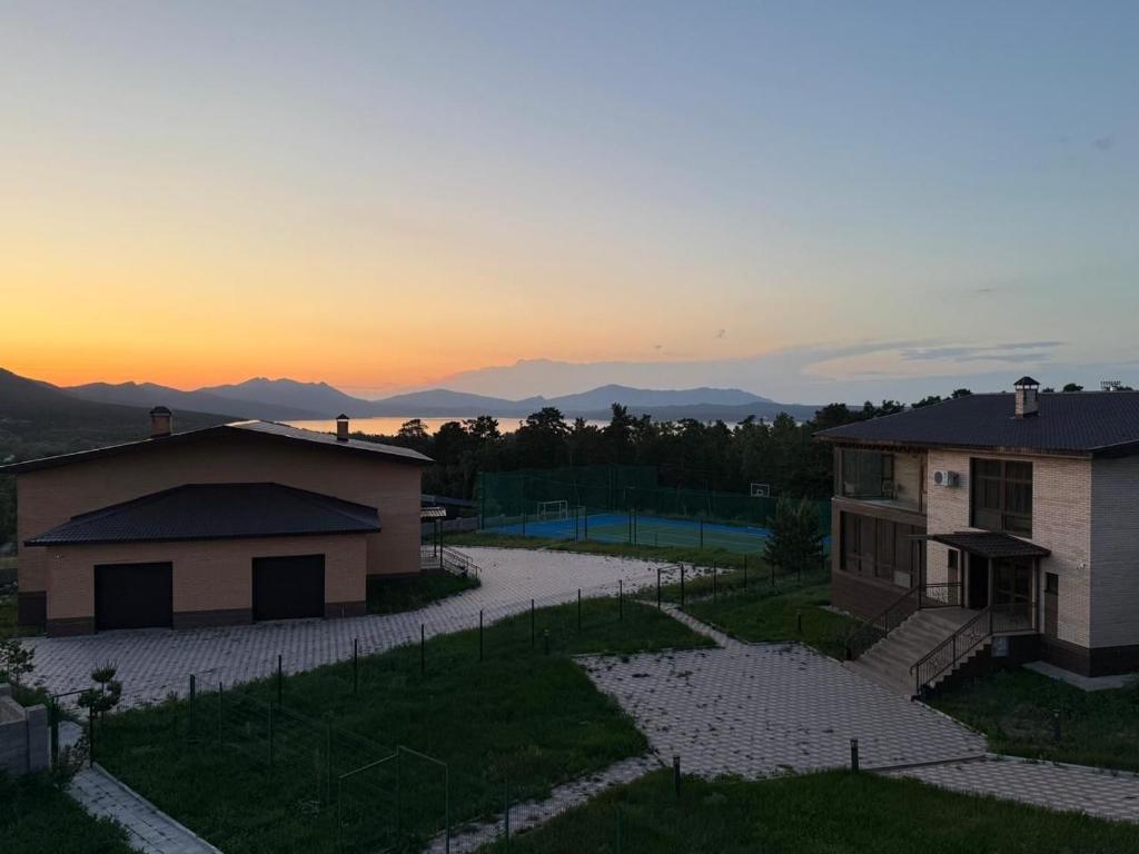 Naturlandskabet i nærheden af villaen