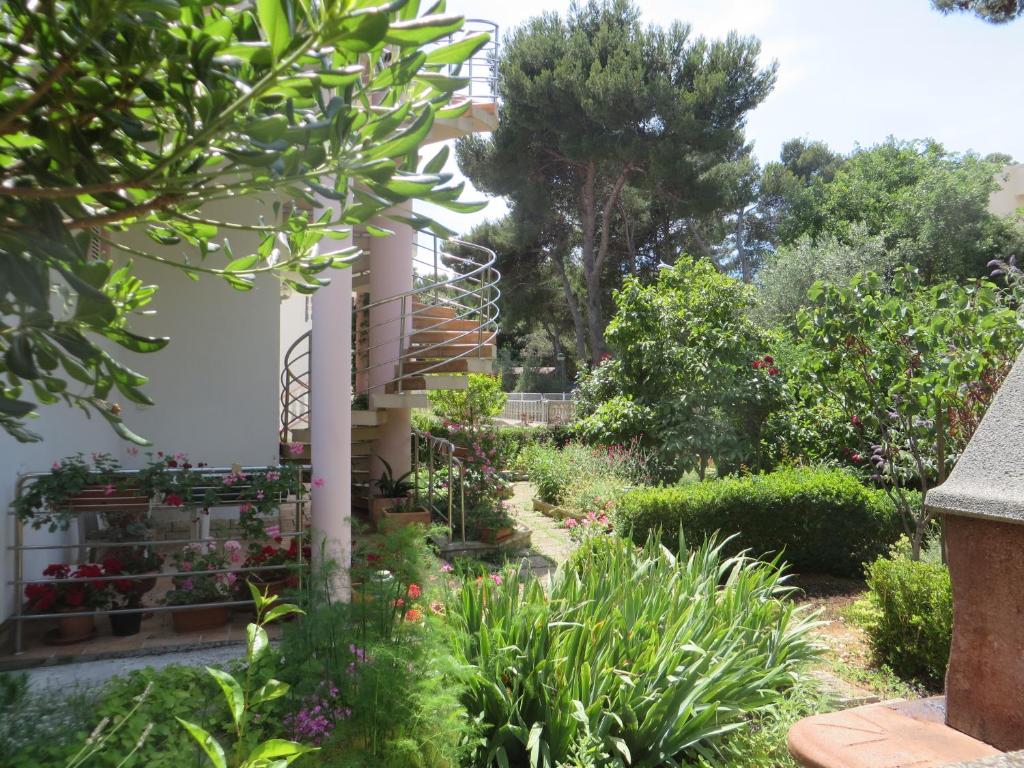 Vonkajšia záhrada v ubytovaní Gardenia Apartments