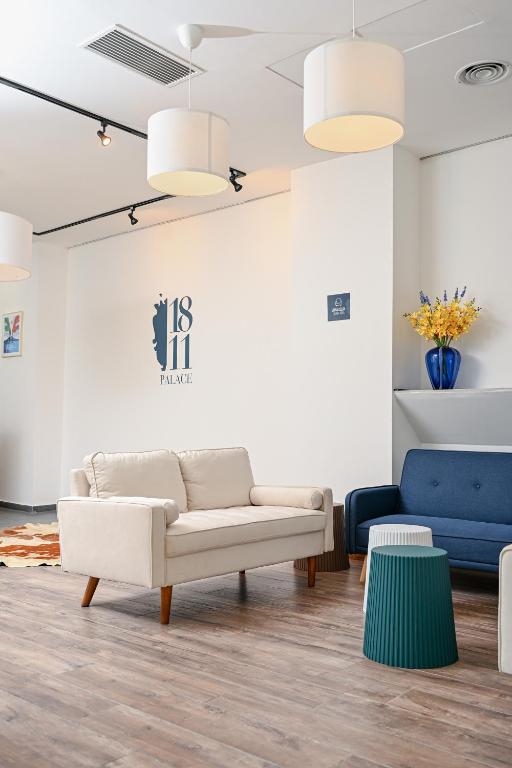 1811 Palace - Resim 6