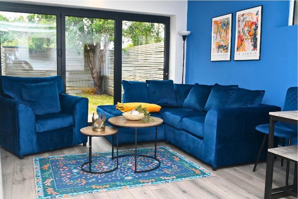 Et opholdsområde på The Haven Ten -Stylish Escape -Free WiFi - Parking