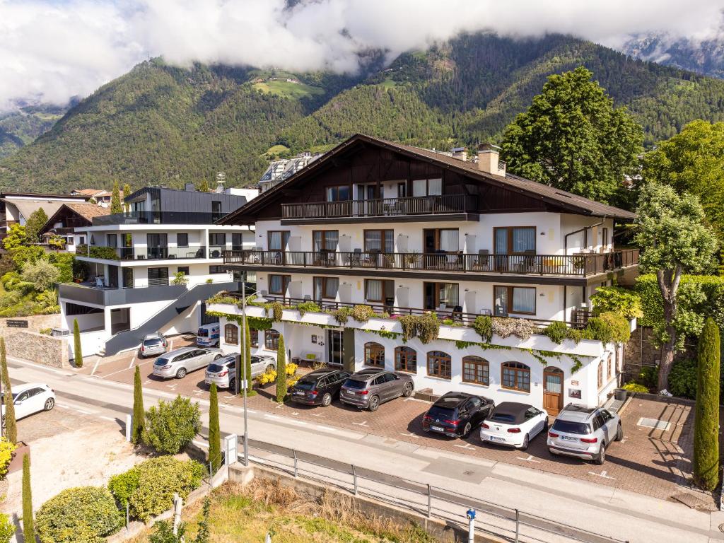 Nespecifikovaný výhled na hory nebo výhled na hory při pohledu z hotelu