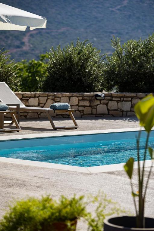 Πισίνα στο ή κοντά στο Villa Leondis