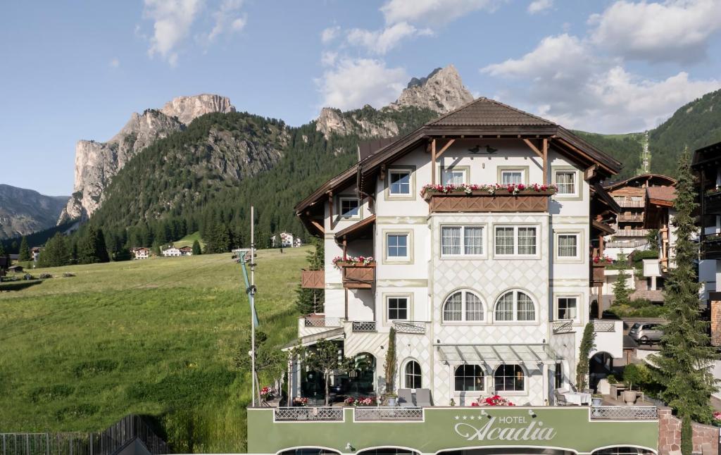 Nespecifikovaný výhled na hory nebo výhled na hory při pohledu z hotelu