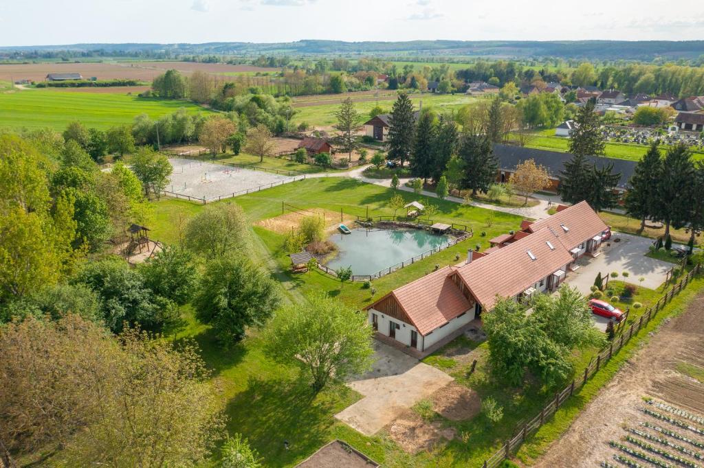 an aerial view of a house with a pond at Pinka-Völgyi Napfény Farm 