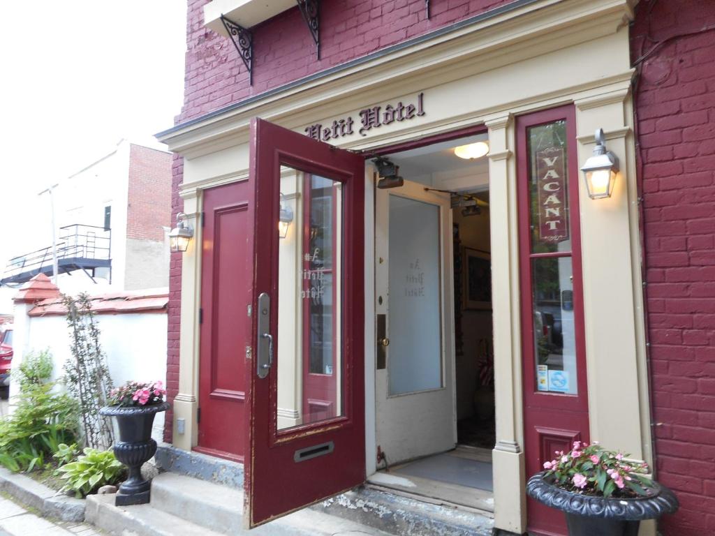 Au Petit Hôtel - Resim 10